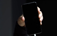 iPhone XS và XS Max bị “tố” gặp sự cố không sạc được pin