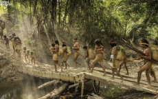 Ảnh 'nóng' về bộ lạc đặc biệt nhất thế giới trong rừng Amazon