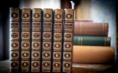 Sáu sách khiêu dâm bị tiêu hủy hơn 200 năm được tìm thấy, sắp đấu giá