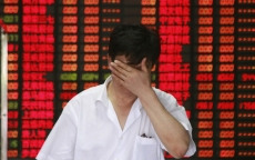 Nhà đầu tư tháo chạy, chứng khoán Trung Quốc xuống đáy 4 năm