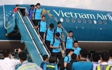 Đội tuyển Việt Nam bị ‘bao vây’ khi về trên chuyên cơ