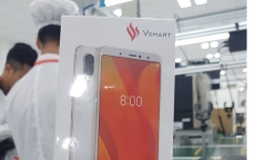 Tận mắt ngắm dây chuyền sản xuất điện thoại Vsmart của Vingroup
