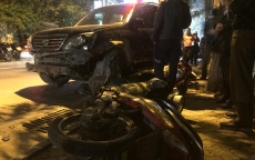 Nữ tài xế lái Lexus tông 7 xe máy ở Hà Nội