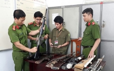 Đà Nẵng: Người dân giao nộp cả 'kho' súng AK, AR15, K54 và tự chế