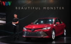 Toyota Camry 2019 chốt giá từ 1,029 tỷ đồng tại Việt Nam