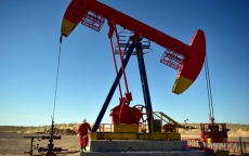 Dầu đá phiến của Mỹ tăng kỷ lục gây sức ép lên giá dầu