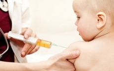 Làm rõ nguyên nhân 2 trẻ tử vong sau tiêm vắc-xin ComBE Five