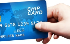 Nguy cơ mất tiền trong ATM gia tăng vì chậm chuyển thẻ từ sang thẻ chip