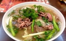 Chê phở Việt Nam: 'Không ăn được không có nghĩa là có quyền miệt thị đồ ăn nước khác'