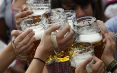Bán bia cho người dưới 18 tuổi là lỗi tày đình, phạt 1 triệu đồng là quá nhẹ
