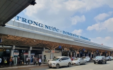 Tài xế xe công nghệ ở sân bay Tân Sơn Nhất lo mất khách