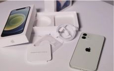 Apple kiếm hơn 6,5 tỷ USD từ việc loại bỏ bộ sạc và tai nghe
