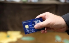 Ngân hàng cảnh báo khách hàng cẩn thận khi quẹt thẻ thanh toán tại quầy