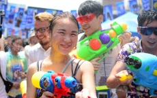 Nhiều người Việt đi Thái dự lễ hội té nước