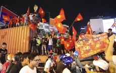 Những hình ảnh 'độc, lạ' trong 'đại tiệc' ăn mừng U23 Việt Nam giành chiến thắng của người hâm mộ