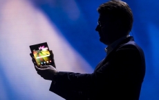 Smartphone màn hình gập của Samsung có giá lên tới 2.500 USD