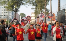 Người hâm mộ 'bủa vây' sân vận động Thống Nhất chào đón U23 Việt Nam