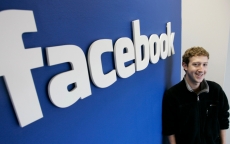 Bị khóa tài khoản thiếu minh bạch, các facebooker tính chuyện kiện ông chủ Mark Zuckerberg