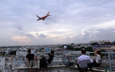 Uống cà phê ngắm máy bay - thú vui độc đáo tại TP Hồ Chí Minh
