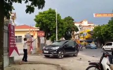 Nghi vấn bảo vệ ngân hàng đập phá ô tô của khách ở Thái Bình
