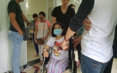 HOT showbiz: Mai Phương được bác sĩ tặng thuốc đặc trị ung thư