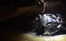 Xe Mercedes văng khỏi cầu Chương Dương: Hai người tử vong trong xe