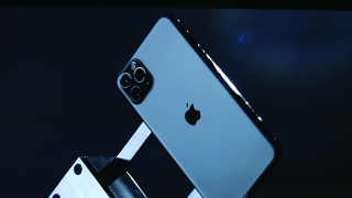 iPhone 11 ra mắt: Hàng xách tay “nóng” hơn chính hãng