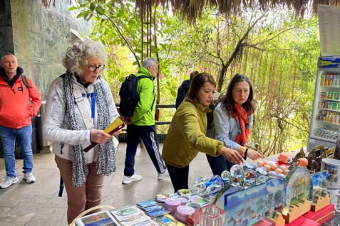 Quảng Ninh: Kích hoạt thị trường quà lưu niệm