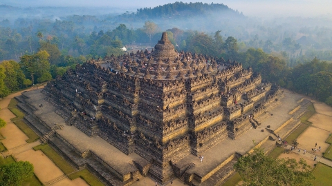 Du khách phải đi “dép đặc biệt” tại đền Borobudur