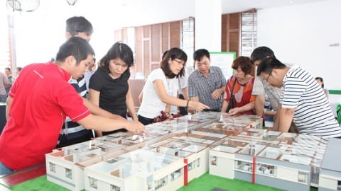 Xếp hàng đăng ký mua chung cư Gamuda