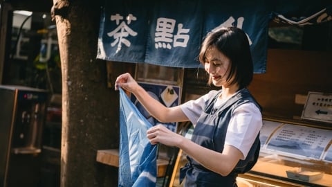 Travel Blogger Helly Tống thăm trang trại hoa Flower Home và thử tài nhuộm vải Khách Gia truyền thống Đài Loan
