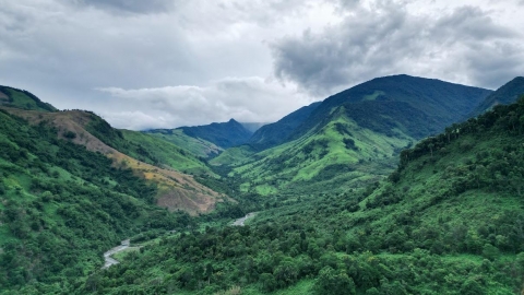 Băng rừng, lội suối khám phá vùng đất thảo nguyên Tà Giang