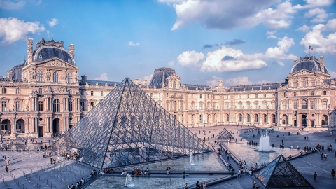 Pháp tạm đóng cửa bảo tàng Louvre