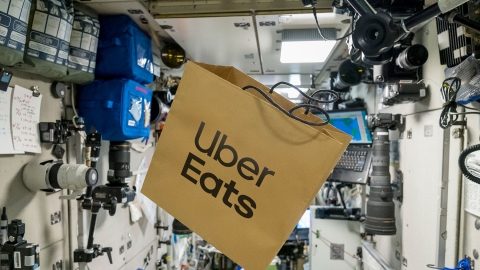 Uber Eats giao đồ ăn lên... vũ trụ