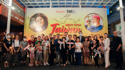 Hàng trăm bạn trẻ đội mưa tham dự 'Travel Talk - Next Stop: Taiwan!'