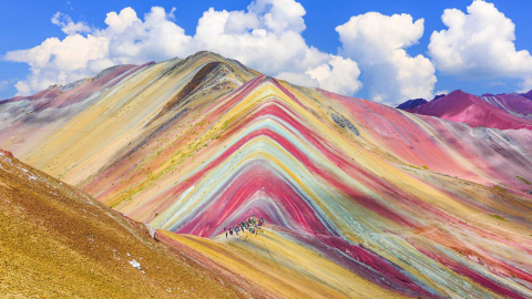 Rực rỡ sắc màu núi cầu vồng Vinicunca