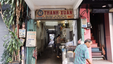 Quán hủ tiếu lưu giữ 'thanh xuân' 77 năm của Sài Gòn