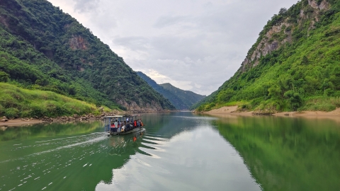 Hòn Kẽm Đá Dừng - Ngược dòng Thu Bồn đến thăm thiên nhiên hữu tình giữa lòng Quảng Nam