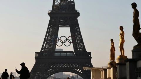Pháp tăng cường an ninh trước thềm Olympic sau vụ tấn công bằng xe tại quán cà phê