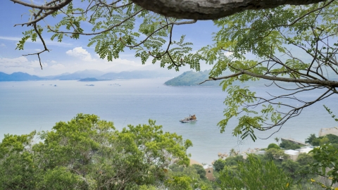 Cách trung tâm Nha Trang 30 phút, có một vịnh biển quyến rũ mang tên “mây an lành”