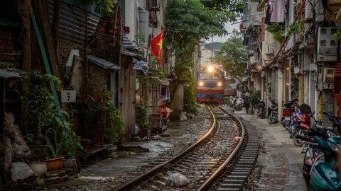 Những ngày đầu bán vé tàu Tết: Người dân xếp hàng từ sớm, 6.000 vé hết sạch trong 2 tiếng