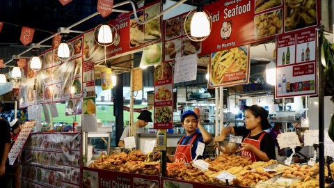 Kata Walking Street – Bức tranh đêm sôi động ở Phuket