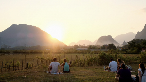 Đến Vang Vieng ngắm hoàng hôn trong lòng non nước