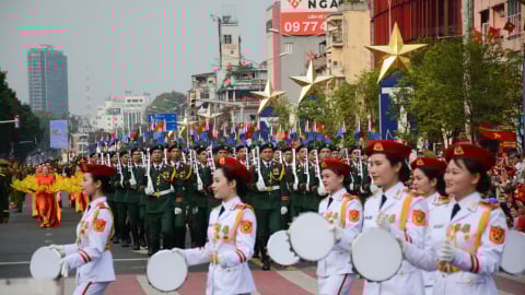Lễ diễu binh 30/4 hùng tráng, xúc động giữa TP.HCM