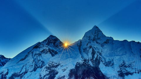 Nepal siết chặt việc cấp phép leo đỉnh Everest