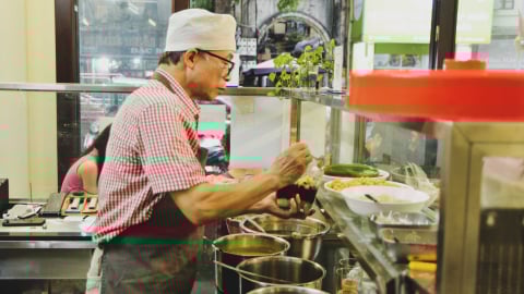 Quán chè Mười Sáu giữ lửa bằng đường suốt bốn thập kỷ Hà Nội