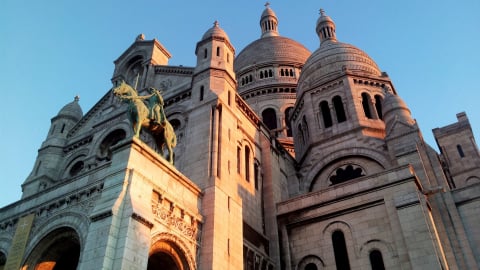 Paris lo ngại khi đồi Montmartre quá tải khách du lịch