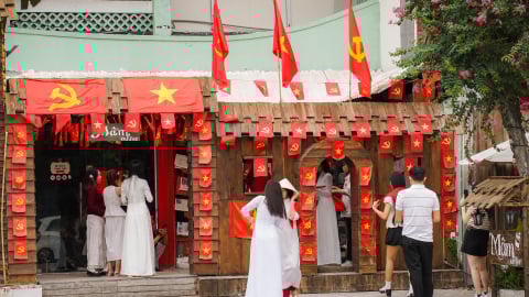Sài Gòn và những góc cà phê “yêu nước” dịp Quốc khánh
