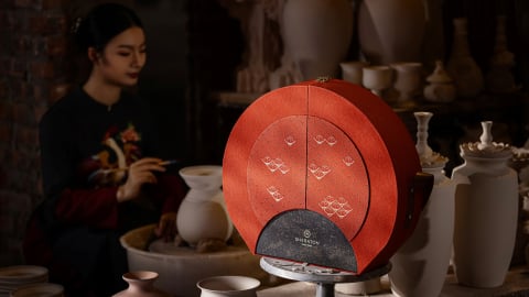 Bộ sưu tập quà tặng Trung Thu lấy cảm hứng từ nghề gốm Bát Tràng của Sheraton Hanoi West