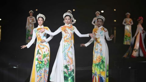 Tôn vinh vẻ đẹp áo dài Huế bên dòng Hương Giang